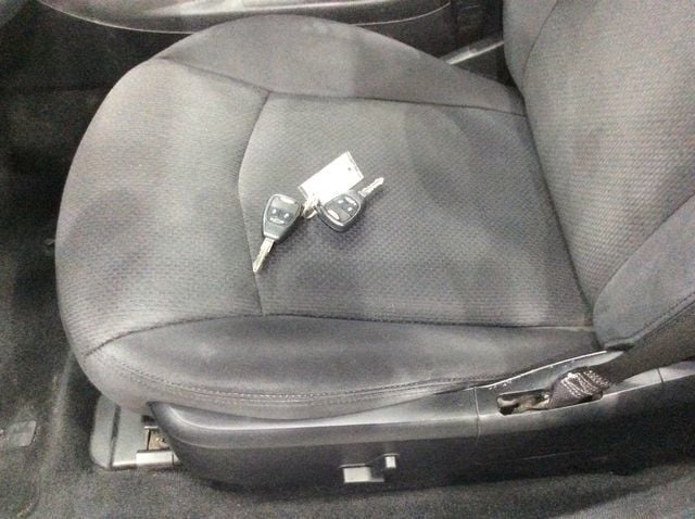 2013 Chrysler 200 4dr Sedan Touring - 22986219 - 7