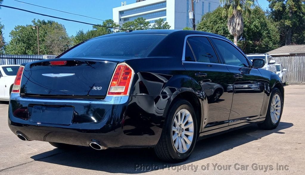 2013 Chrysler 300  - 22610671 - 8