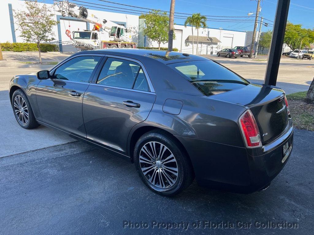 2013 Chrysler 300 300S AWD Hemi 5.7L V8 - 22421882 - 2