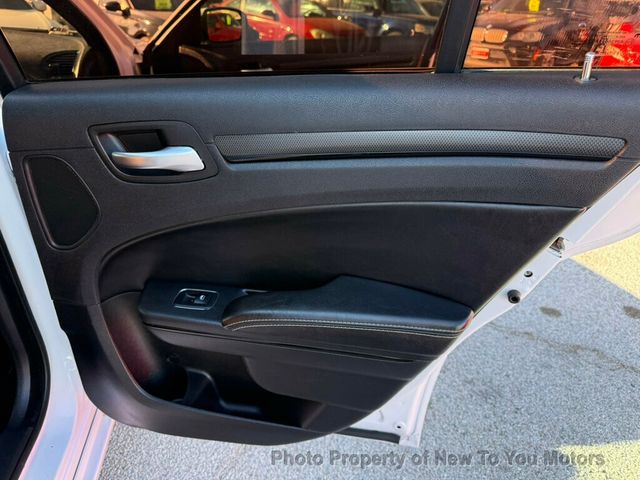 2013 Chrysler 300 4dr Sedan 300S RWD - 22988908 - 20