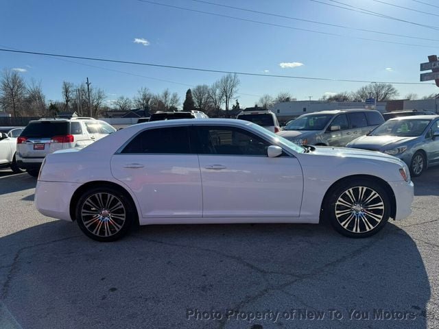2013 Chrysler 300 4dr Sedan 300S RWD - 22988908 - 7