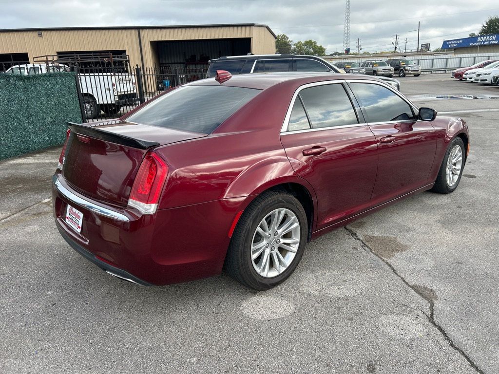 2013 Chrysler 300 Base photo 3