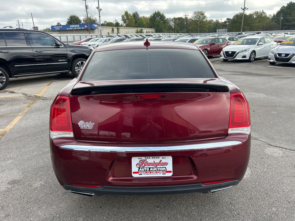 2013 Chrysler 300 Base photo 4