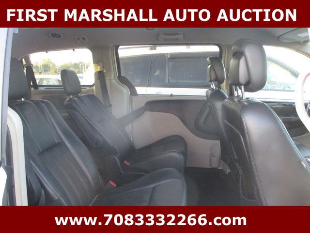 2013 Chrysler Town  - 22944713 - 4