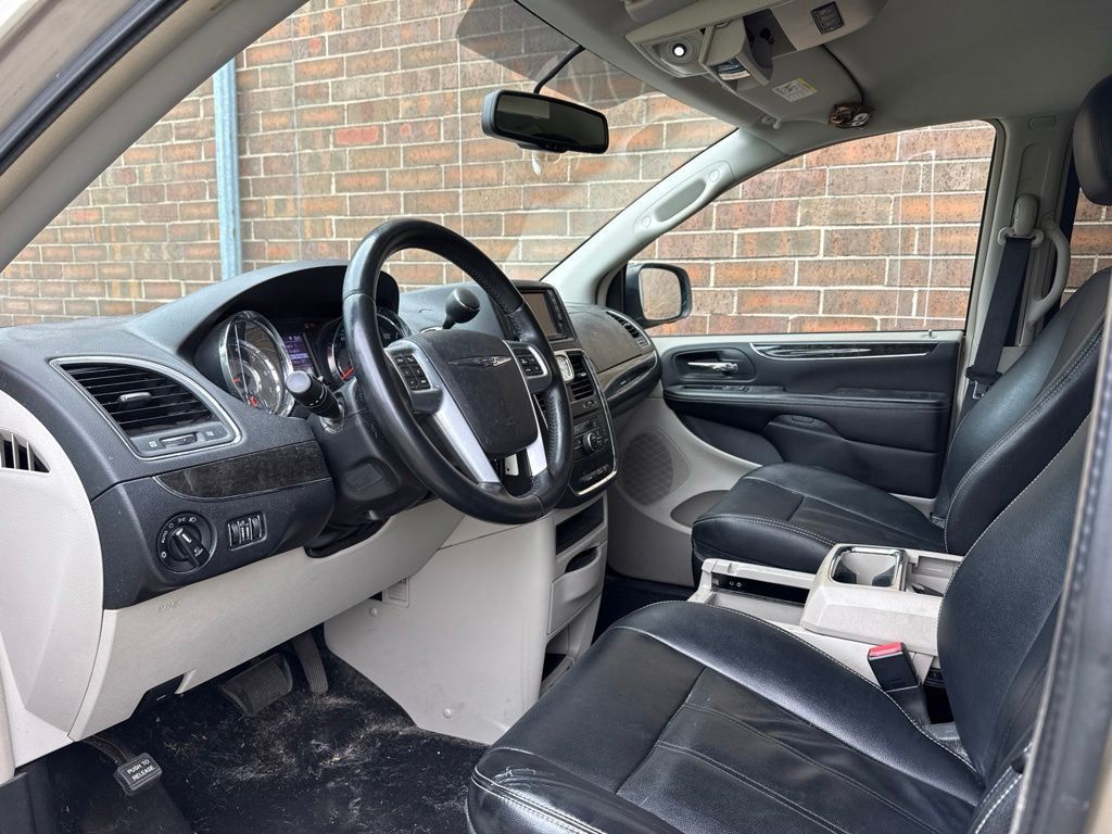2013 Chrysler Town & Country 4dr Wagon Touring - 23068427 - 7