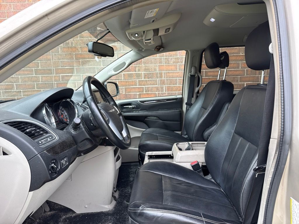 2013 Chrysler Town & Country 4dr Wagon Touring - 23068427 - 8