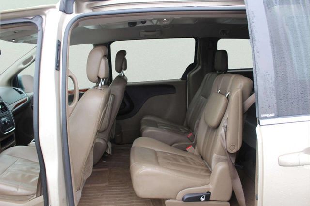 2013 Chrysler Town & Country 4dr Wagon Touring - 22964813 - 6