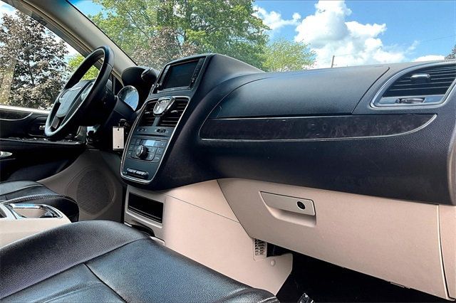 2013 Chrysler Town & Country 4dr Wagon Touring - 22878831 - 12