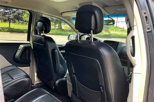 2013 Chrysler Town & Country 4dr Wagon Touring - 22878831 - 15