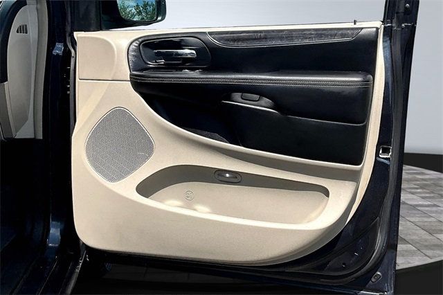 2013 Chrysler Town & Country 4dr Wagon Touring - 22878831 - 16