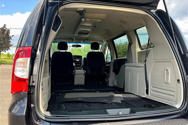 2013 Chrysler Town & Country 4dr Wagon Touring - 22878831 - 35