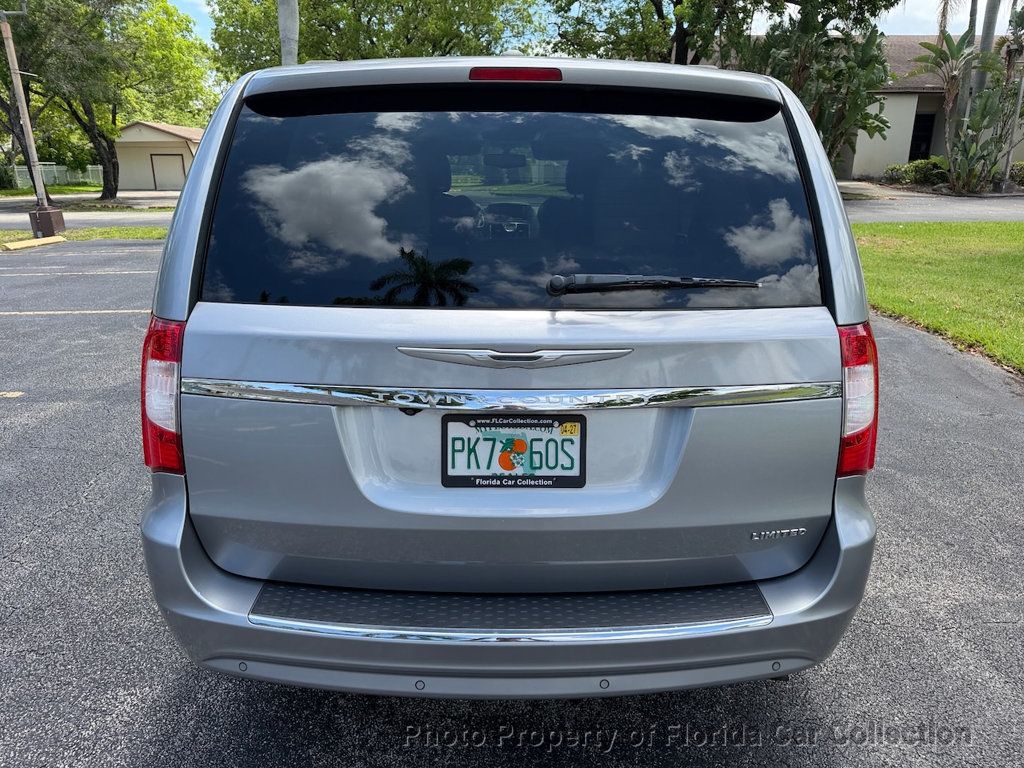 2013 Chrysler Town & Country Limited Wagon Mini Van - 23020425 - 11
