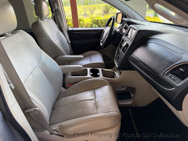 2013 Chrysler Town & Country Limited Wagon Mini Van - 23020425 - 17