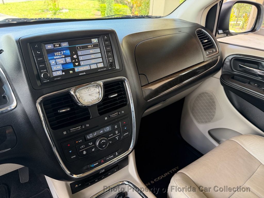 2013 Chrysler Town & Country Limited Wagon Mini Van - 23020425 - 27