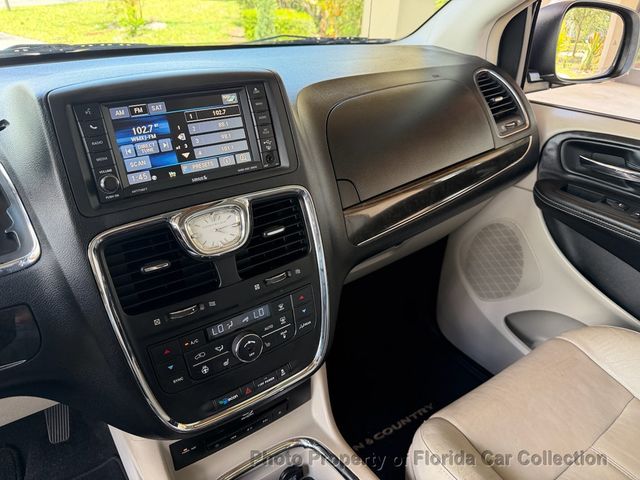 2013 Chrysler Town & Country Limited Wagon Mini Van - 23020425 - 27