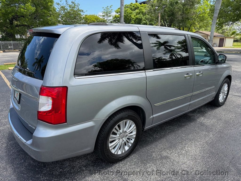 2013 Chrysler Town & Country Limited Wagon Mini Van - 23020425 - 3