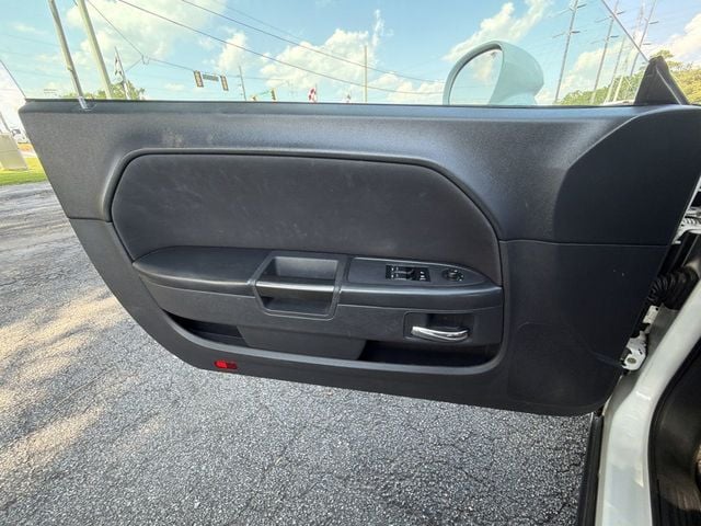 2013 Dodge Challenger SXT - 23082565 - 11