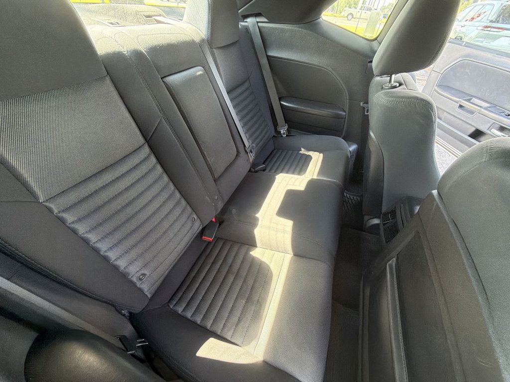 Dodge Challenger SXT photo 20