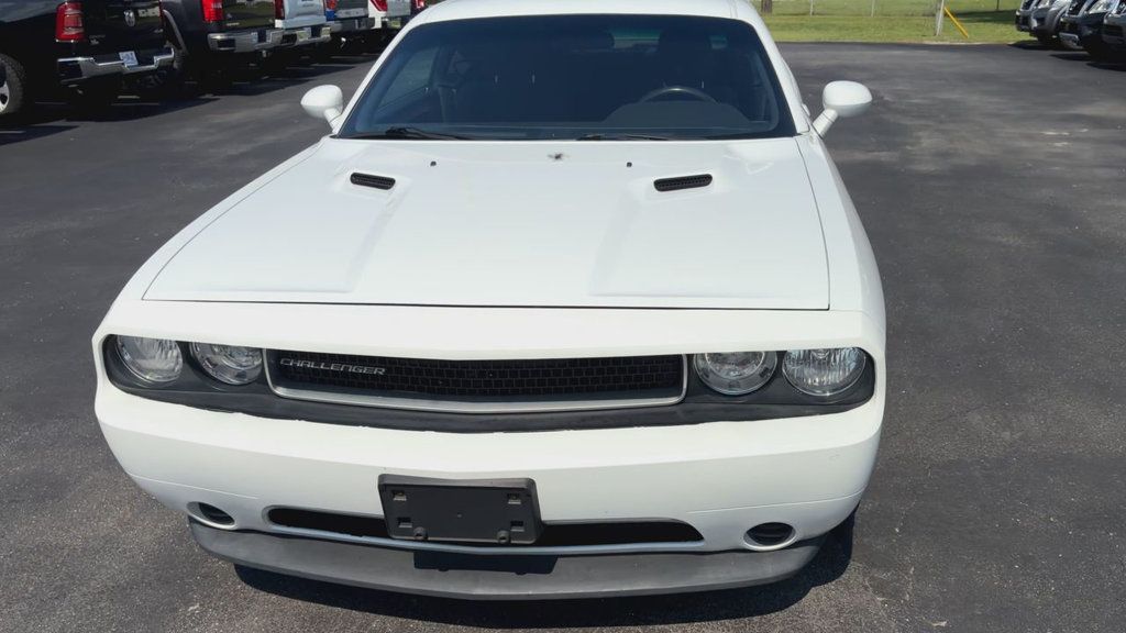 Dodge Challenger SXT photo 3