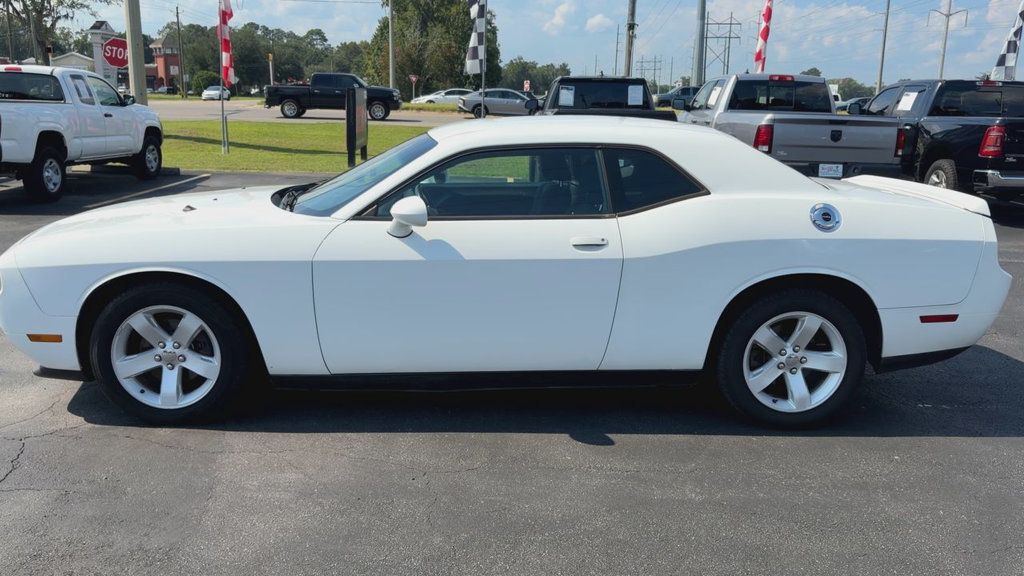 Dodge Challenger SXT photo 5