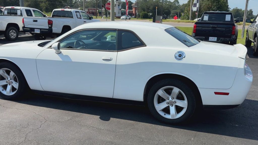 Dodge Challenger SXT photo 6