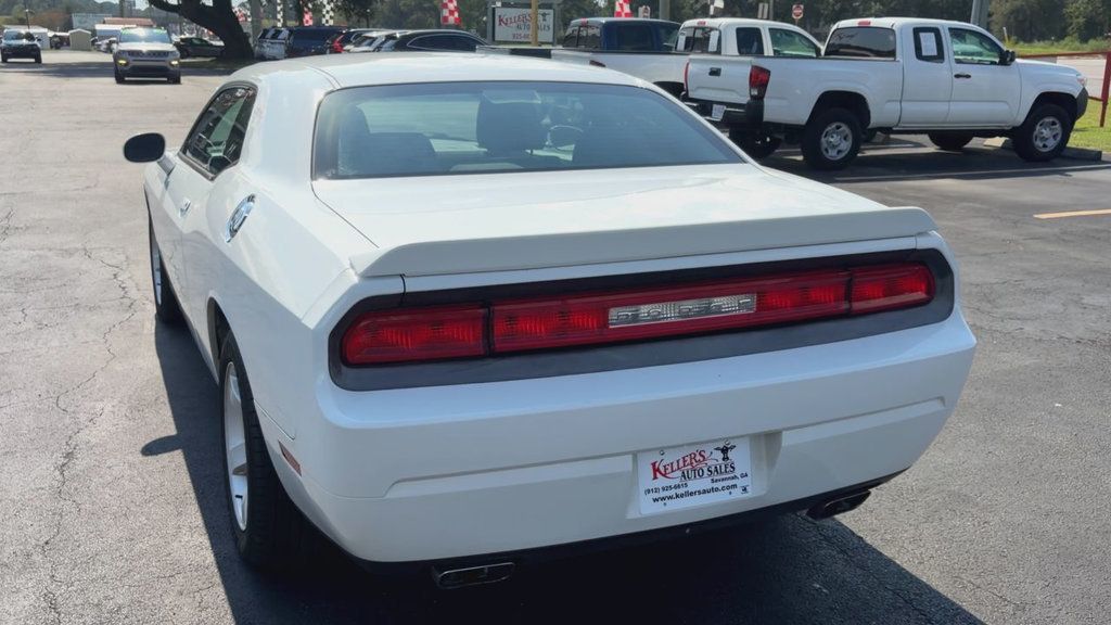 Dodge Challenger SXT photo 7