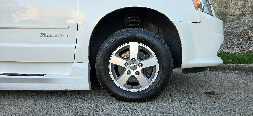2013 Dodge Grand Caravan VERY LOW MILES Braun Mobility Conversion 615-300-6004 - 22943412 - 35