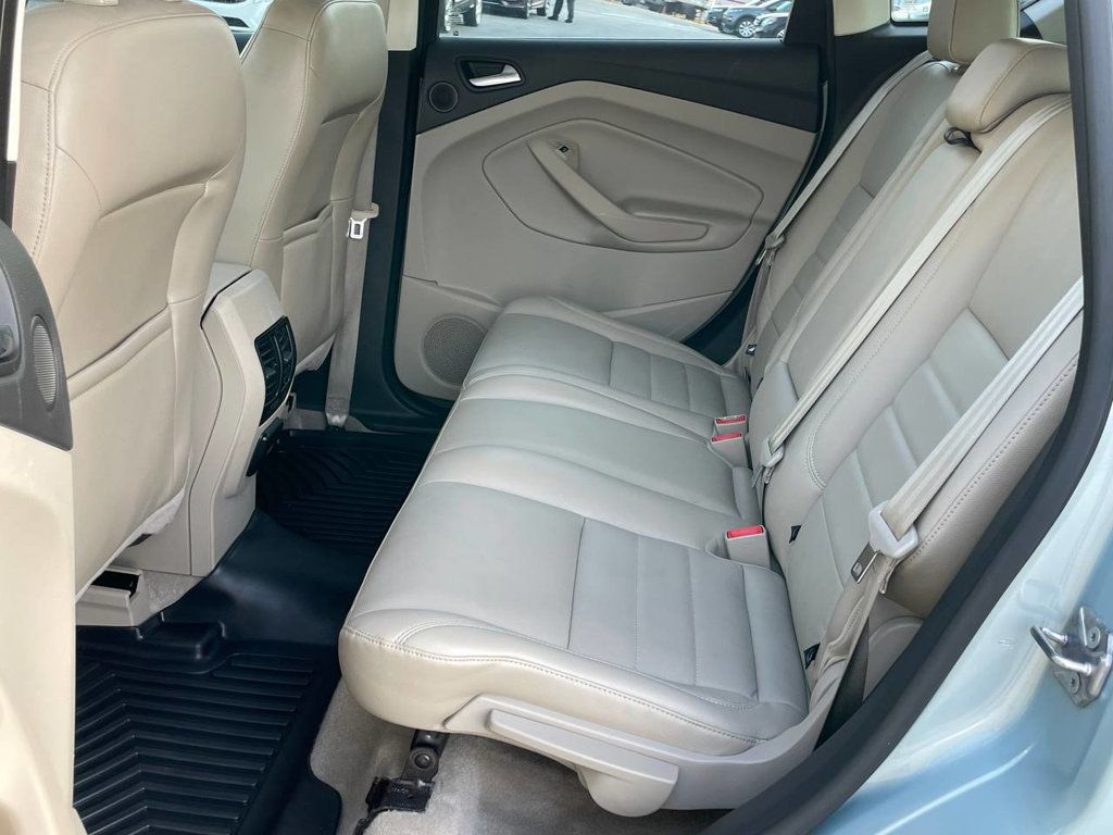 2013 Ford C-Max Hybrid SEL photo 11