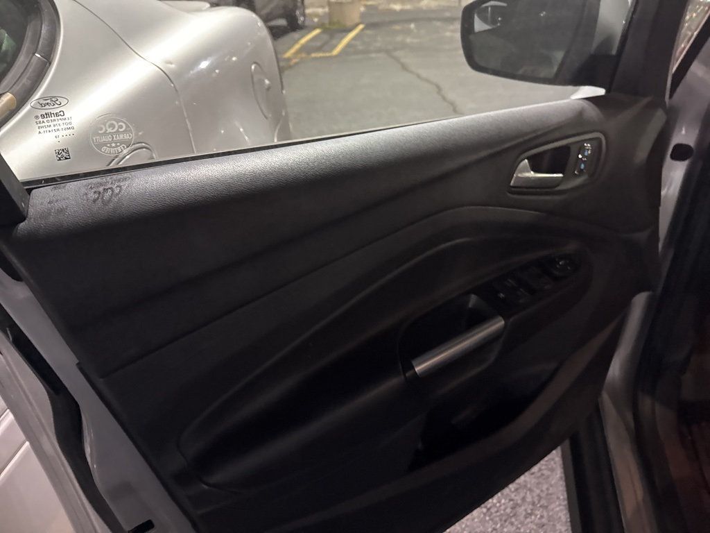 2013 Ford C-Max Hybrid 5dr Hatchback SE - 22939140 - 4