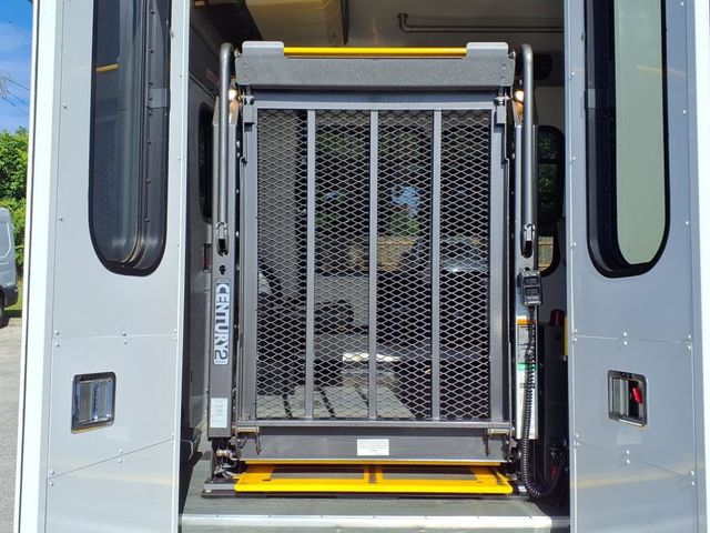 2013 Ford E350 14 Passenger Shuttle Bus w/WHeelchair - 22884537 - 10