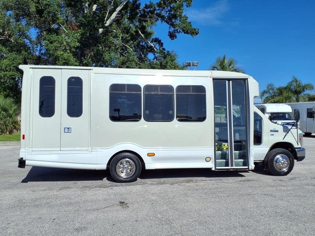 2013 Ford E350 14 Passenger Shuttle Bus w/WHeelchair - 22884537 - 2