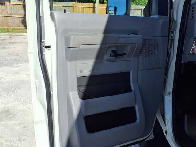 2013 Ford E350 14 Passenger Shuttle Bus w/WHeelchair - 22884537 - 30