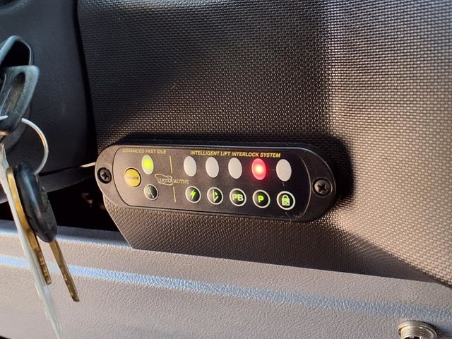 2013 Ford E350 14 Passenger Shuttle Bus w/WHeelchair - 22884537 - 32