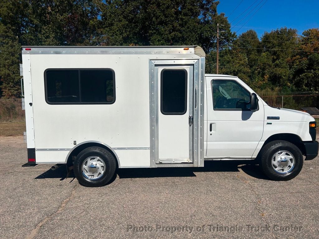 2013 Ford E350HD JUST 7k MILES! CURBSIDE SLIDE DOOR! +FULL POWER EQUIPMENT! CRUISE CONTROL! SUPER CLEAN! - 22092450 - 2