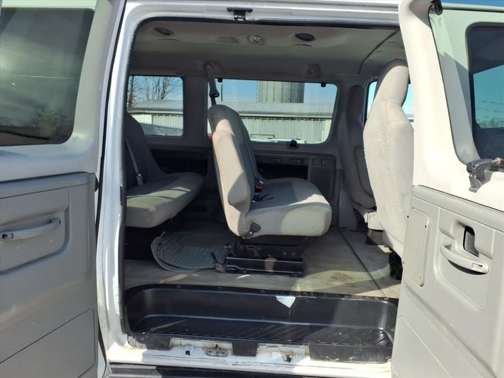 2013 Ford Econoline Wagon E-350 Super Duty Ext XLT - 22956331 - 16