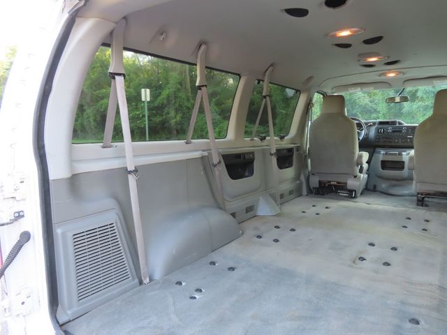2013 Ford Econoline Wagon E-350 Super Duty XLT - 23059139 - 24