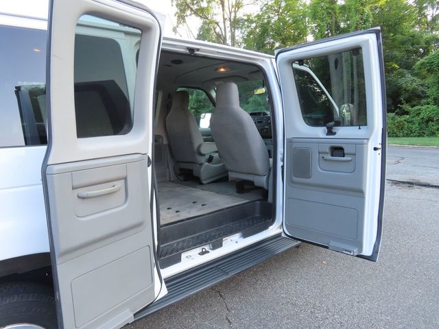 2013 Ford Econoline Wagon E-350 Super Duty XLT - 23059139 - 26