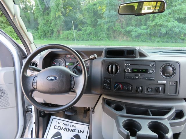 2013 Ford Econoline Wagon E-350 Super Duty XLT - 23059139 - 30