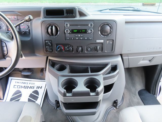 2013 Ford Econoline Wagon E-350 Super Duty XLT - 23059139 - 32