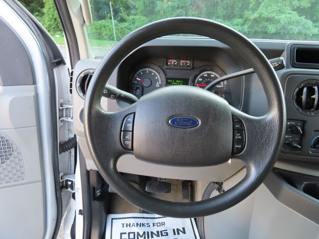 2013 Ford Econoline Wagon E-350 Super Duty XLT - 23059139 - 35