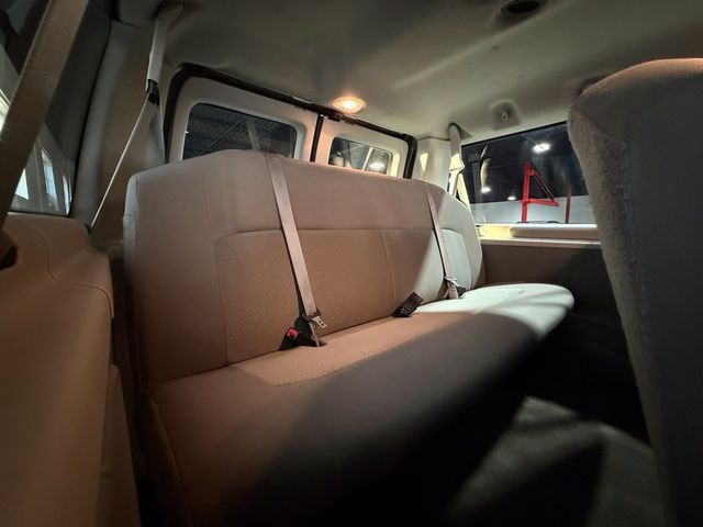 2013 Ford Econoline Wagon E-350 Super Duty XLT - 23101778 - 21