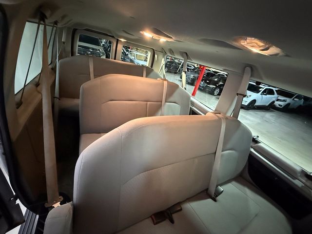 2013 Ford Econoline Wagon E-350 Super Duty XLT - 23101778 - 22