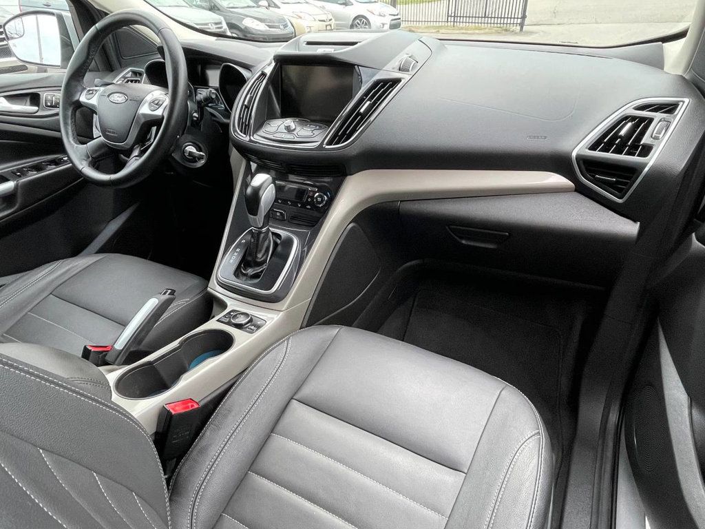 2013 Ford Escape SEL photo 16