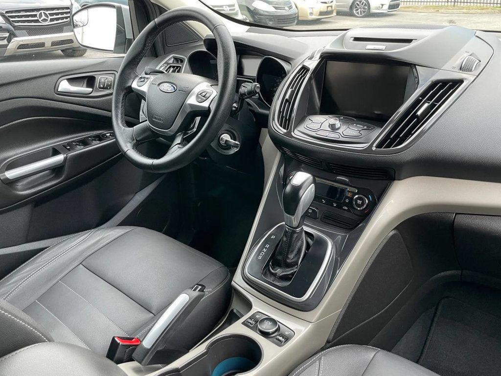 2013 Ford Escape SEL photo 17