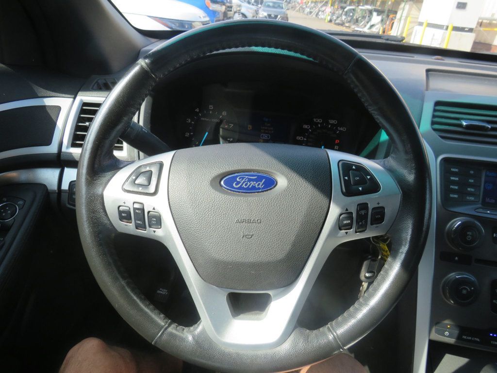 Ford Explorer photo 9