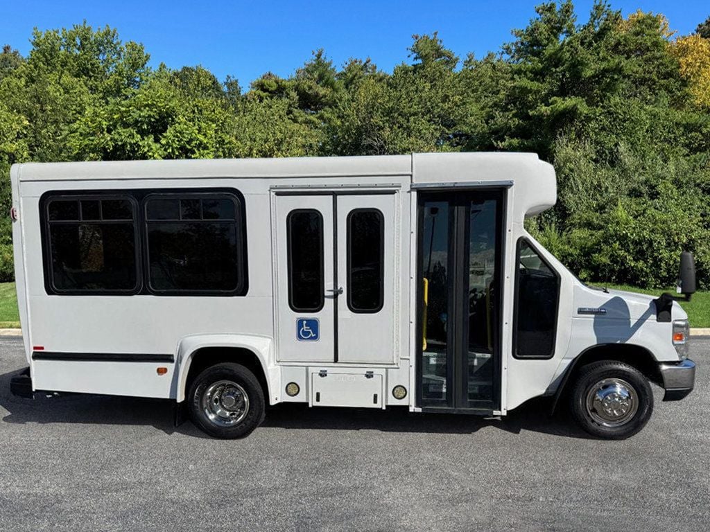 2013 Ford E-350 Non-CDL Wheelchair Shuttle Bus For Adults Seniors Church & Medical Transportation - 22922061 - 2