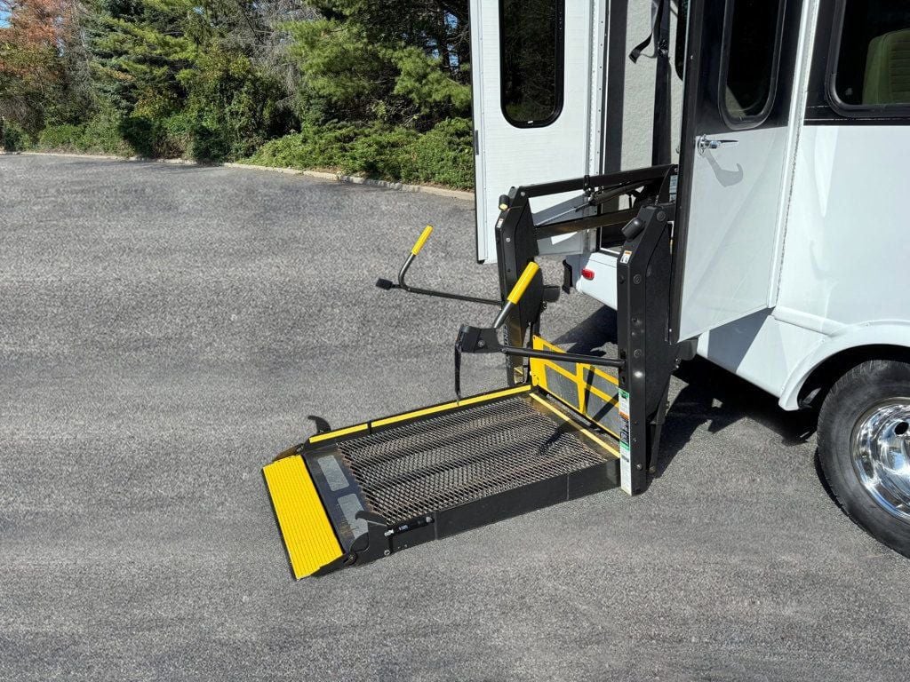 2013 Ford E-350 Non-CDL Wheelchair Shuttle Bus For Tours Charters Churches & Handicap Transportation - 22914041 - 7