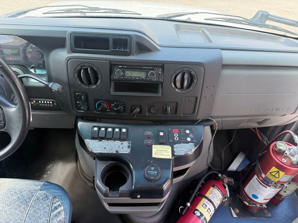 2013 Ford E-450 12 Passenger Shuttle Bus  - 23064756 - 10