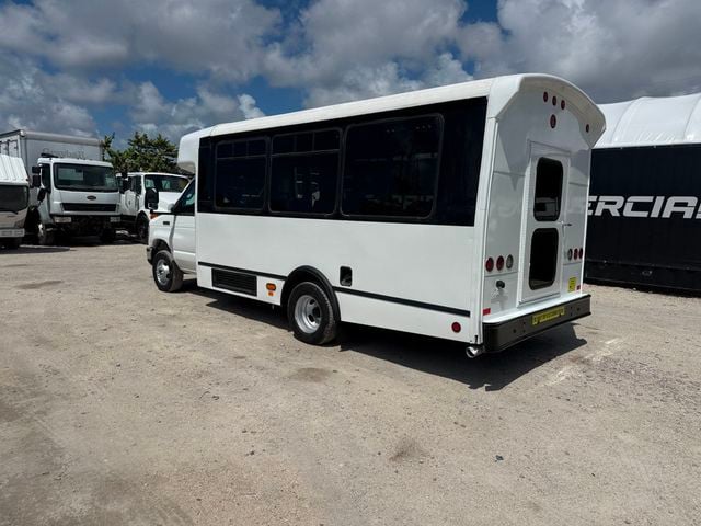 2013 Ford E-450 12 Passenger Shuttle Bus  - 23064756 - 2