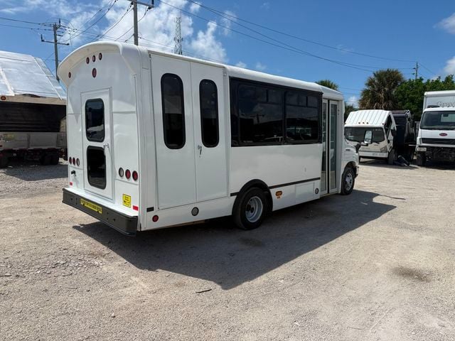 2013 Ford E-450 12 Passenger Shuttle Bus  - 23064756 - 4